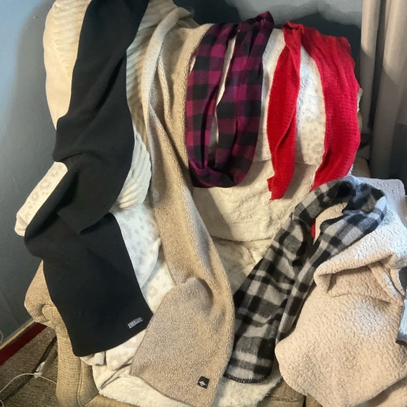 5 pc flannel sweater scarf bundle LANDS END old navy red black purple white tan - Picture 2 of 15